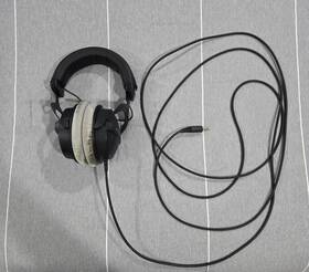 Beyerdynamic 613817043728 Dt 770 Pro 80 Ohm Closed Back Little Crack On Right Side Picture