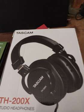 Tascam Thx-300x Th-300x-studio-monitoring-headphones-black-1/4 Inch -3.55mm-adapter-new-box