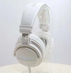 Audio-technica ATH-PRO5X White Dynamic Type Sealed Dj Headphone W/ Tracking. Fixed Price $65.77.
